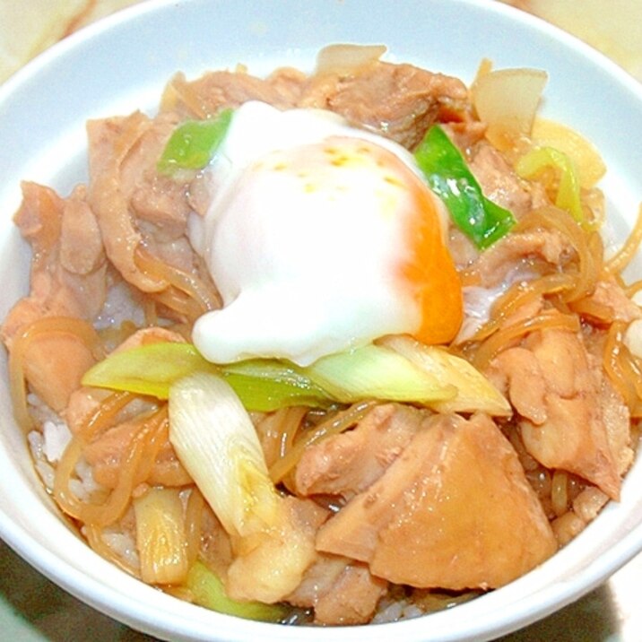 つゆだくが美味しい！フライパンで！鶏のすき焼き丼♪